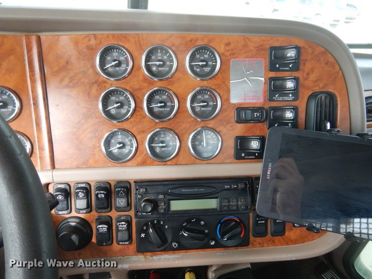 image for item DG8282 2008 Peterbilt 367  winch truck