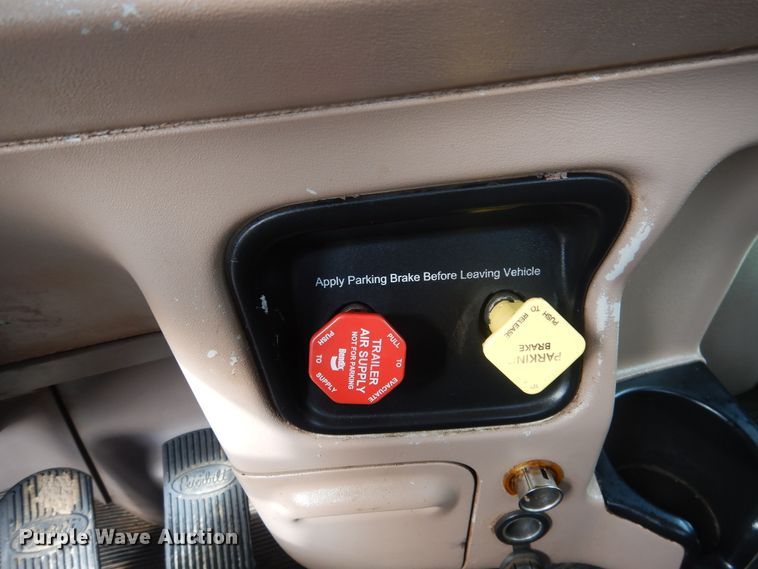 image for item DG8282 2008 Peterbilt 367  winch truck