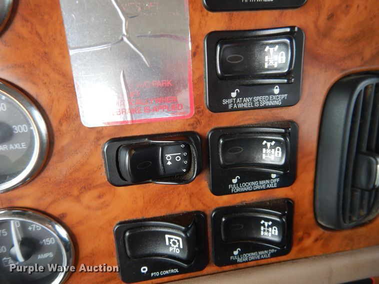 image for item DG8282 2008 Peterbilt 367  winch truck