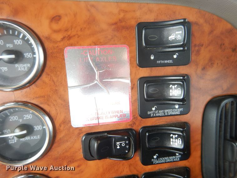 image for item DG8282 2008 Peterbilt 367  winch truck