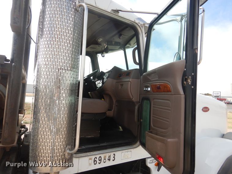 image for item DG8282 2008 Peterbilt 367  winch truck