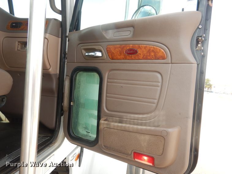 image for item DG8282 2008 Peterbilt 367  winch truck