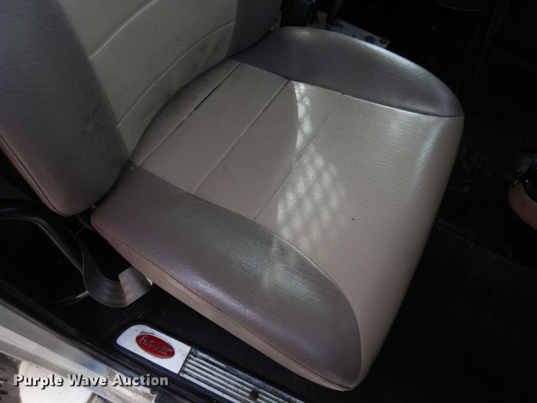 image for item DG8282 2008 Peterbilt 367  winch truck