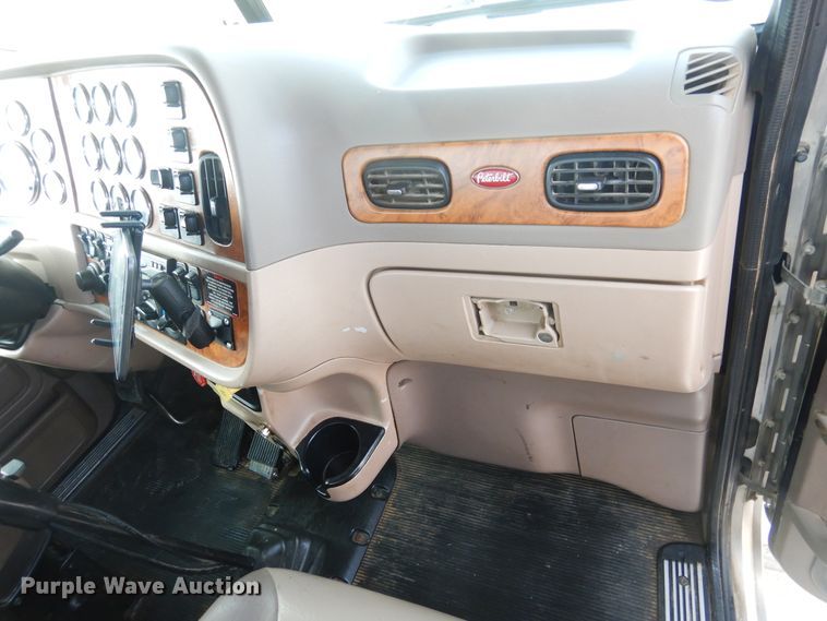 image for item DG8282 2008 Peterbilt 367  winch truck