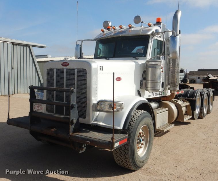 image for item DG8283 2013 Peterbilt 388  winch truck