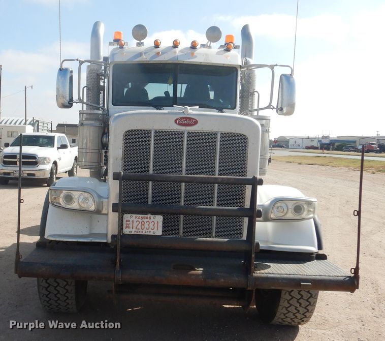 image for item DG8283 2013 Peterbilt 388  winch truck