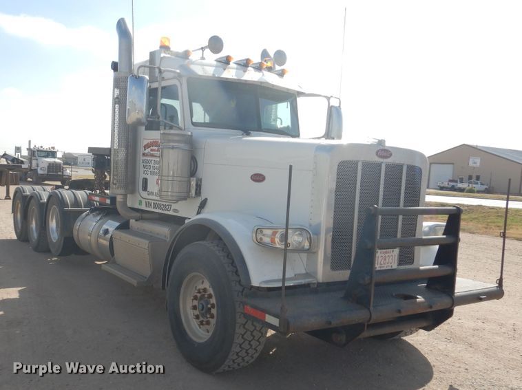 image for item DG8283 2013 Peterbilt 388  winch truck