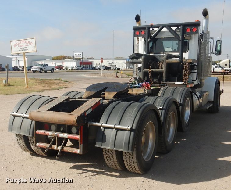 image for item DG8283 2013 Peterbilt 388  winch truck