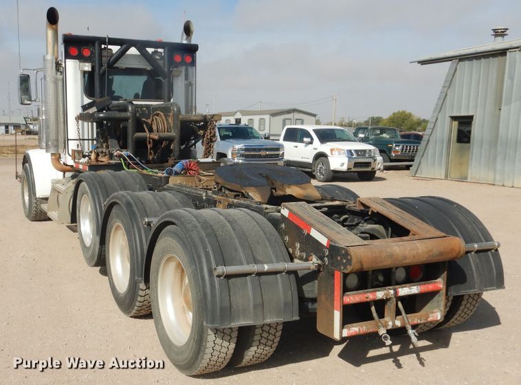 image for item DG8283 2013 Peterbilt 388  winch truck