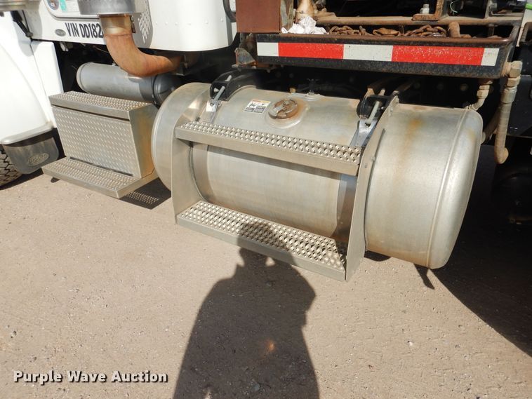 image for item DG8283 2013 Peterbilt 388  winch truck