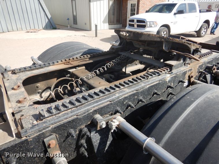 image for item DG8283 2013 Peterbilt 388  winch truck