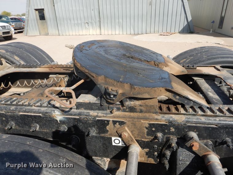 image for item DG8283 2013 Peterbilt 388  winch truck