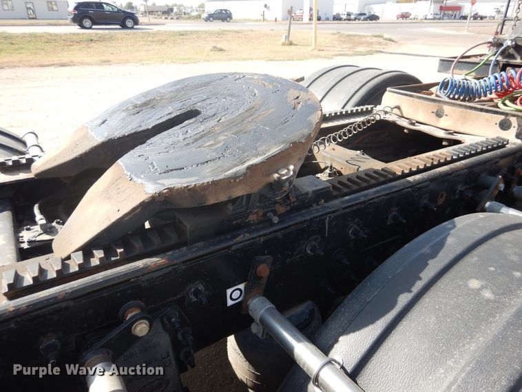 image for item DG8283 2013 Peterbilt 388  winch truck