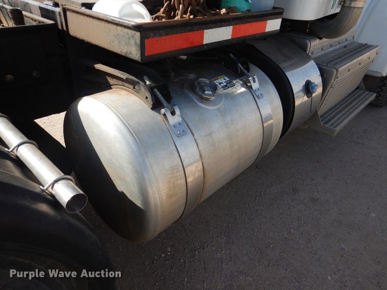 image for item DG8283 2013 Peterbilt 388  winch truck