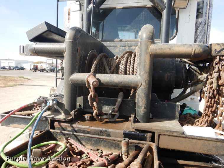 image for item DG8283 2013 Peterbilt 388  winch truck