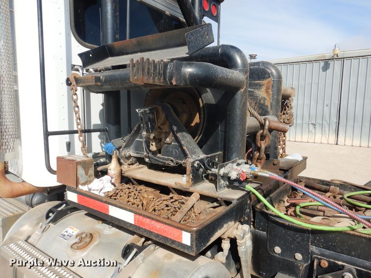image for item DG8283 2013 Peterbilt 388  winch truck