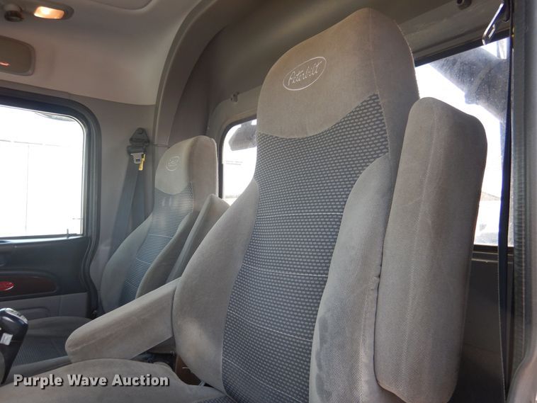 image for item DG8283 2013 Peterbilt 388  winch truck