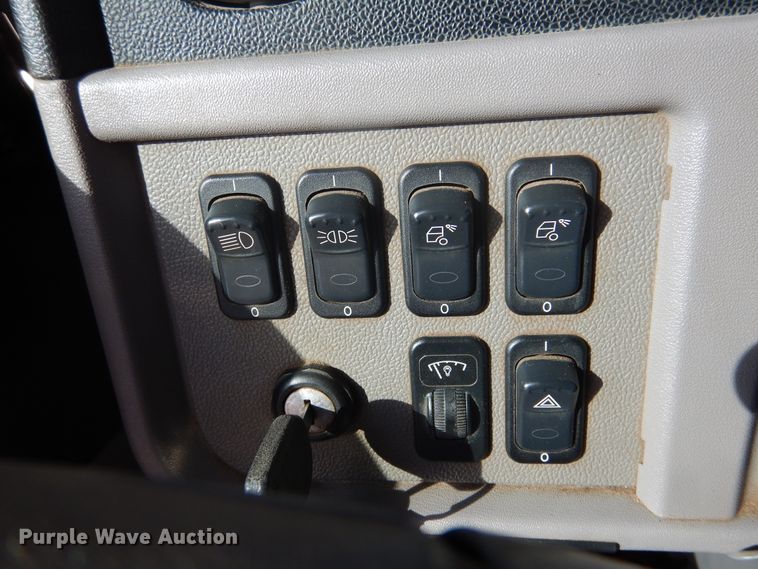 image for item DG8283 2013 Peterbilt 388  winch truck