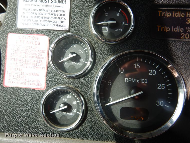 image for item DG8283 2013 Peterbilt 388  winch truck