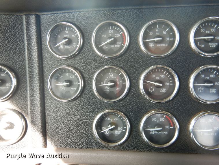 image for item DG8283 2013 Peterbilt 388  winch truck