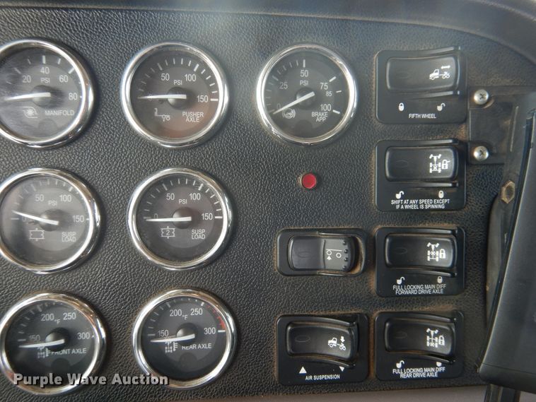 image for item DG8283 2013 Peterbilt 388  winch truck