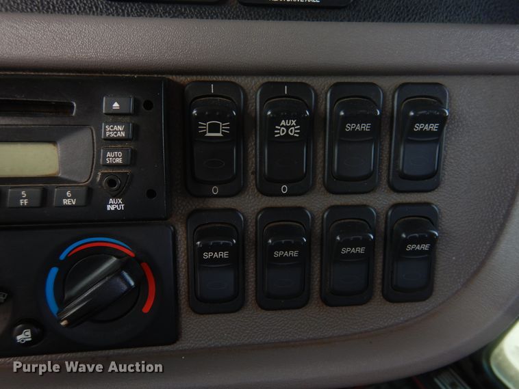 image for item DG8283 2013 Peterbilt 388  winch truck