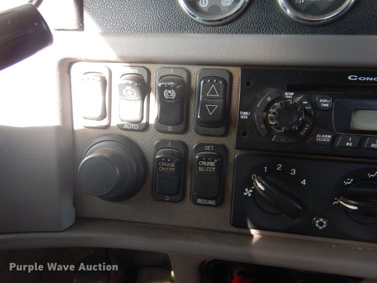 image for item DG8283 2013 Peterbilt 388  winch truck