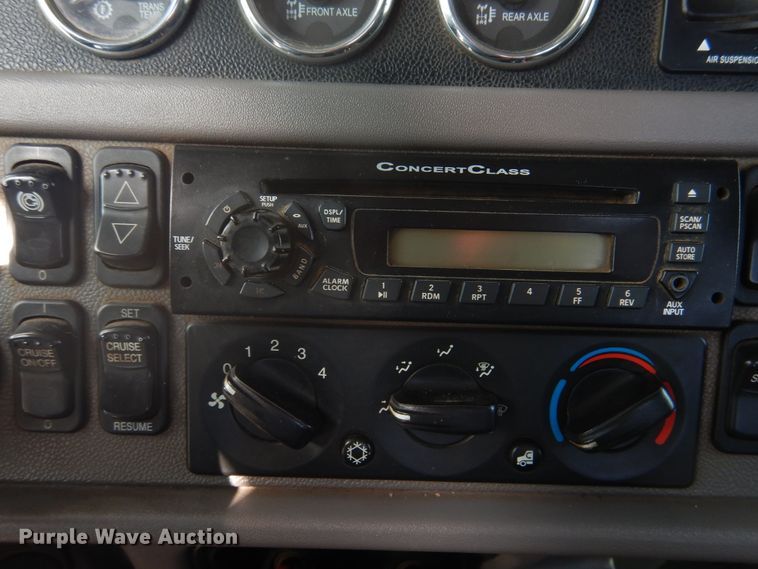 image for item DG8283 2013 Peterbilt 388  winch truck