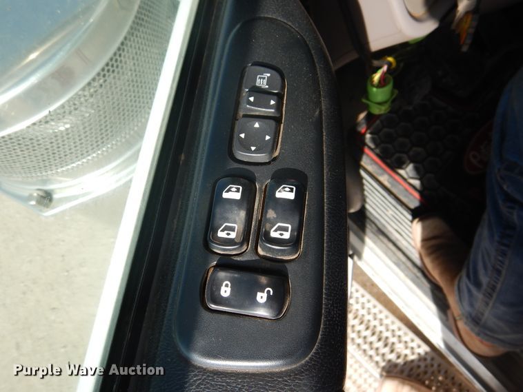 image for item DG8283 2013 Peterbilt 388  winch truck