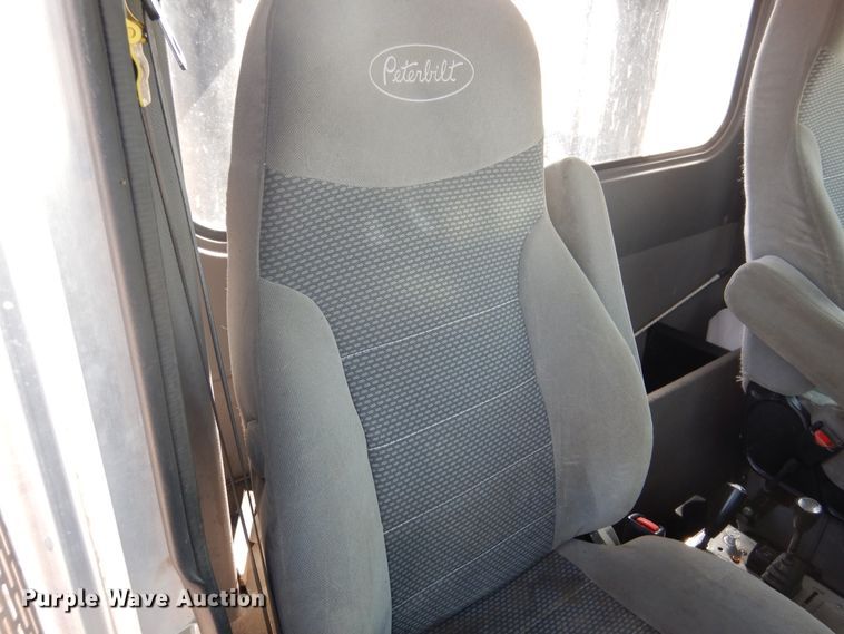 image for item DG8283 2013 Peterbilt 388  winch truck