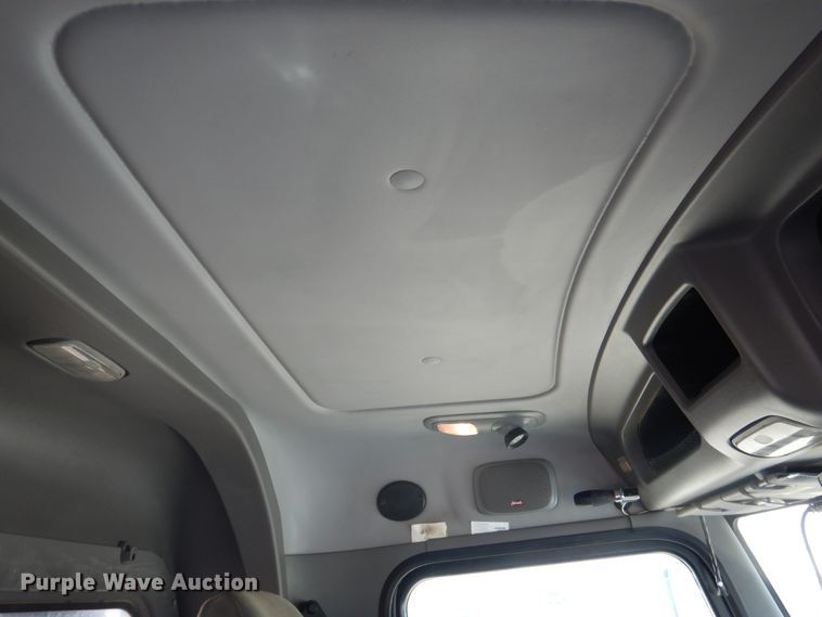 image for item DG8283 2013 Peterbilt 388  winch truck