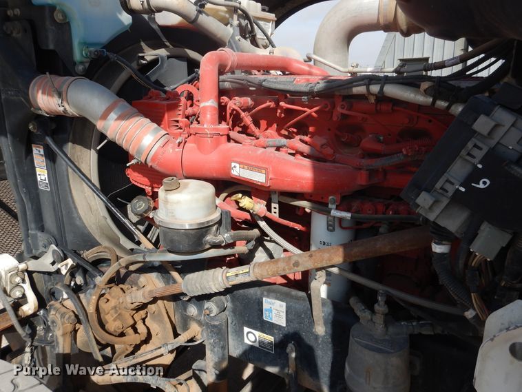 image for item DG8283 2013 Peterbilt 388  winch truck