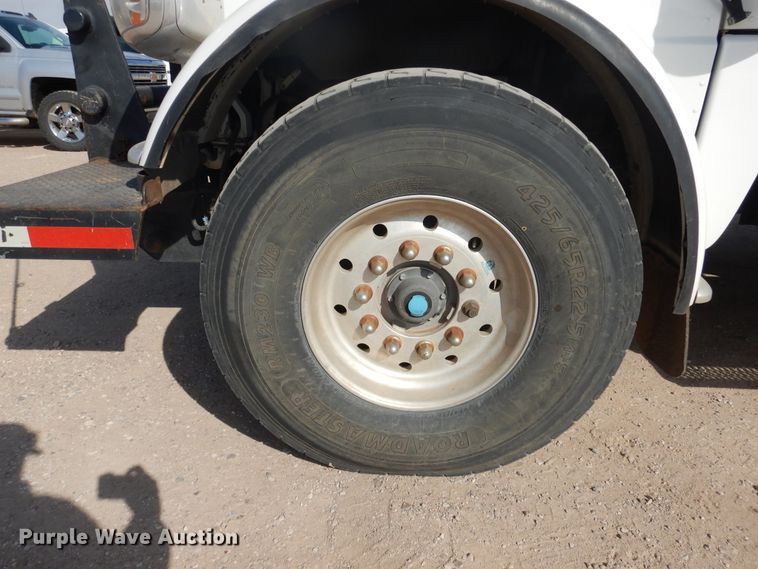 image for item DG8283 2013 Peterbilt 388  winch truck