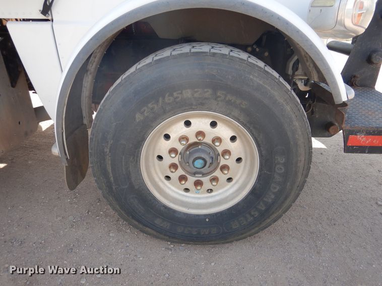 image for item DG8283 2013 Peterbilt 388  winch truck