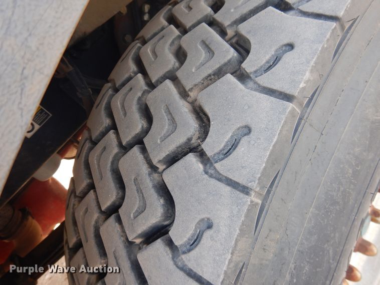 image for item DG8283 2013 Peterbilt 388  winch truck