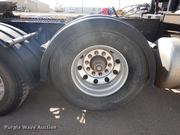 image for item DG8283 2013 Peterbilt 388  winch truck