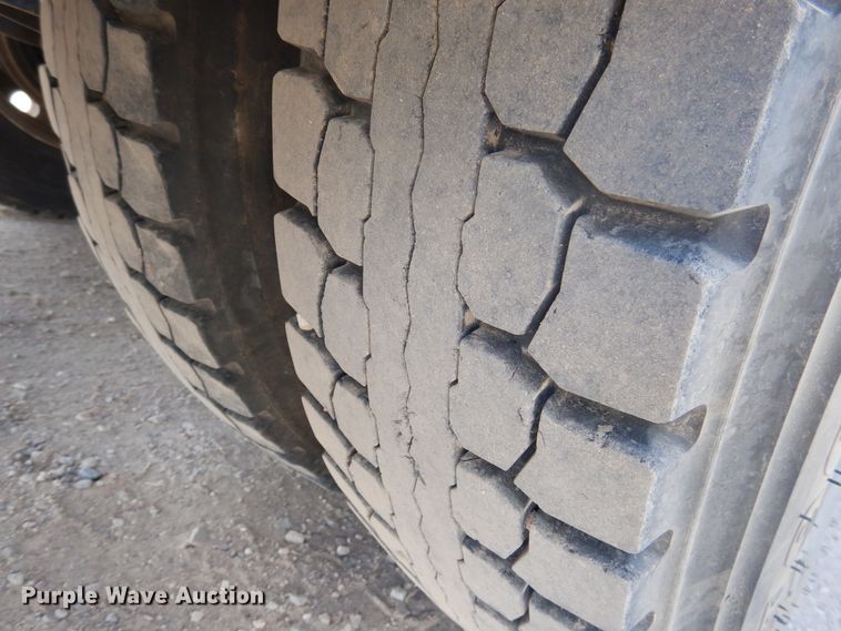 image for item DG8283 2013 Peterbilt 388  winch truck