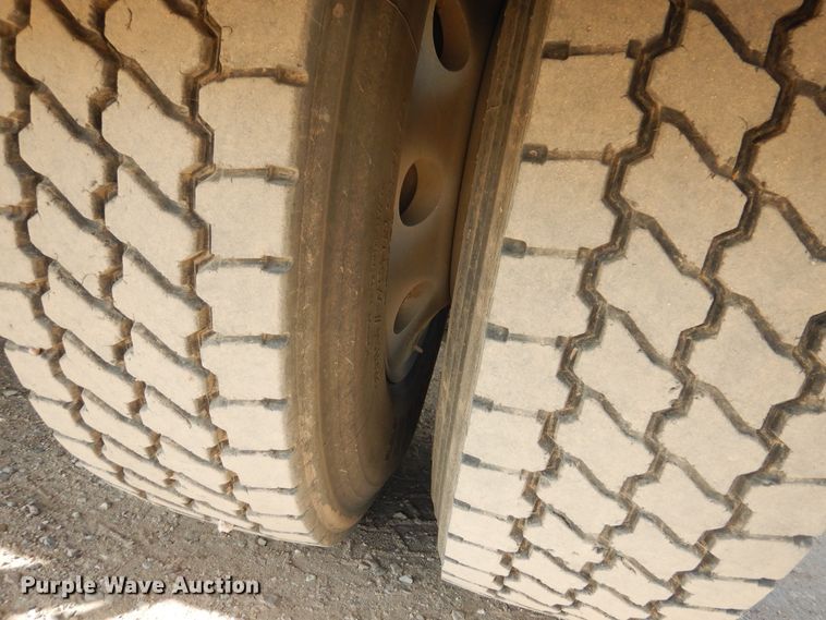 image for item DG8283 2013 Peterbilt 388  winch truck