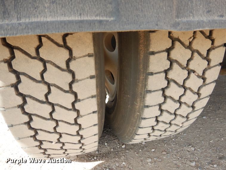 image for item DG8283 2013 Peterbilt 388  winch truck