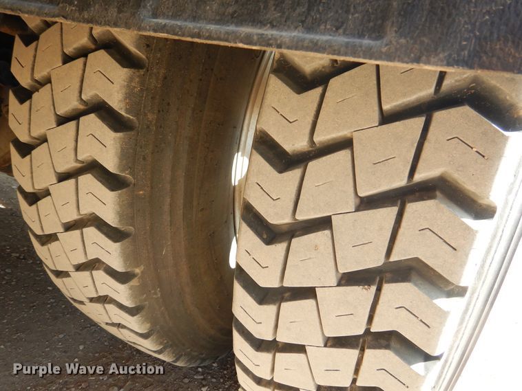 image for item DG8283 2013 Peterbilt 388  winch truck