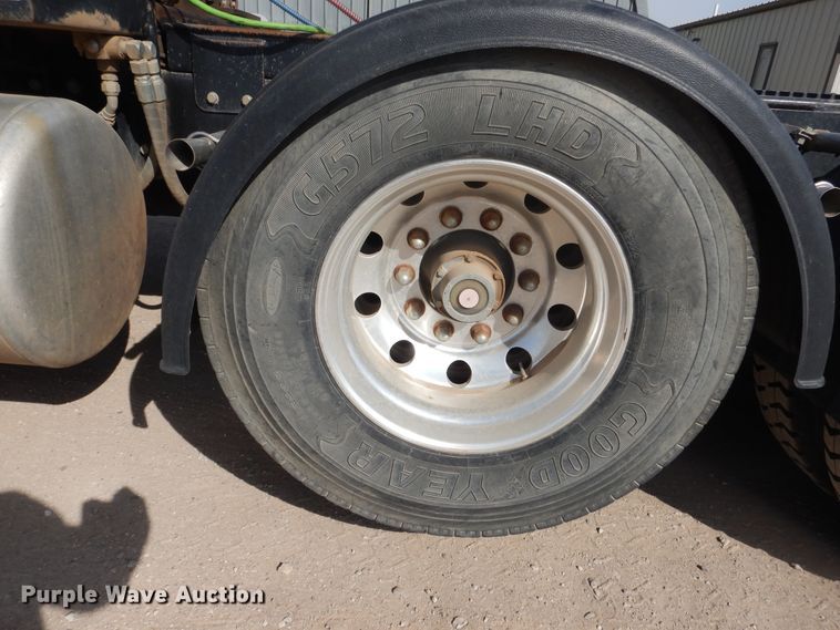 image for item DG8283 2013 Peterbilt 388  winch truck