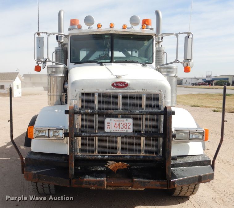 image for item DG8284 2006 Peterbilt 357  winch truck