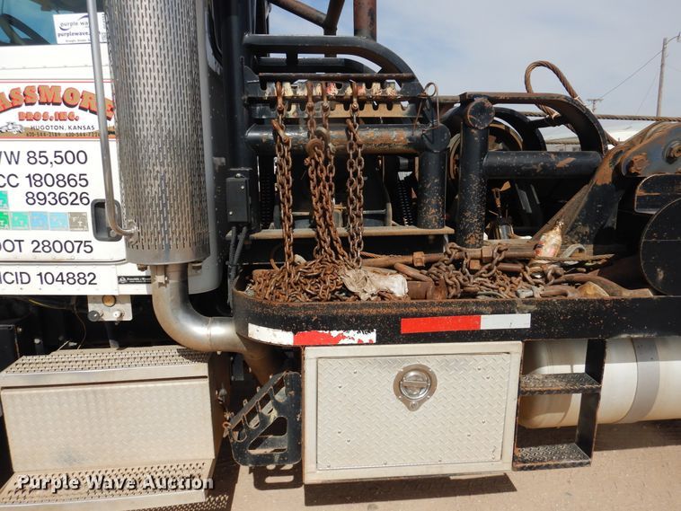 image for item DG8284 2006 Peterbilt 357  winch truck