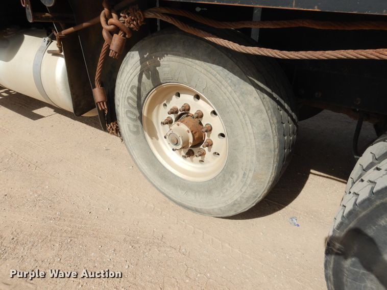 image for item DG8284 2006 Peterbilt 357  winch truck