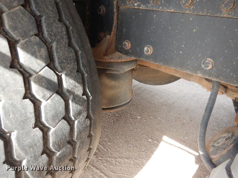 image for item DG8284 2006 Peterbilt 357  winch truck