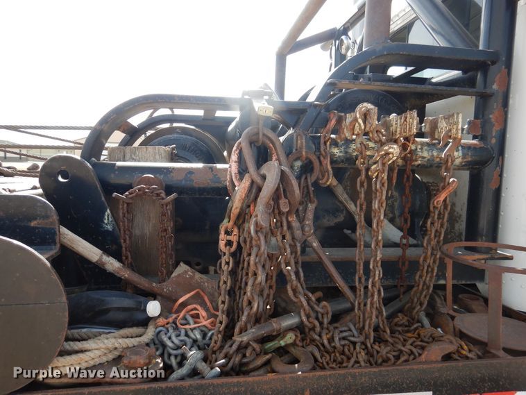 image for item DG8284 2006 Peterbilt 357  winch truck