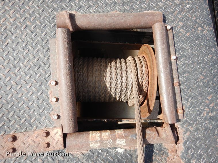 image for item DG8284 2006 Peterbilt 357  winch truck