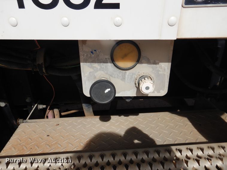 image for item DG8284 2006 Peterbilt 357  winch truck