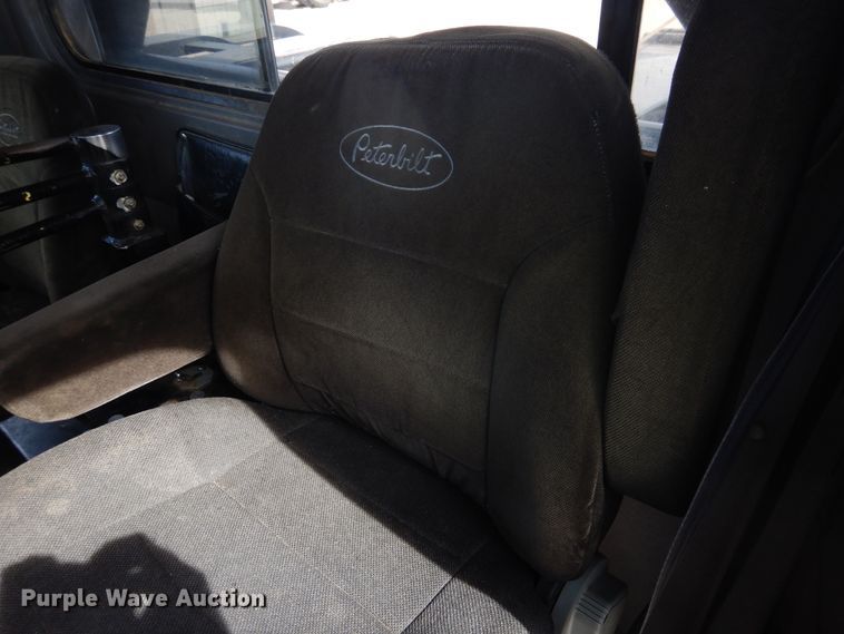 image for item DG8284 2006 Peterbilt 357  winch truck