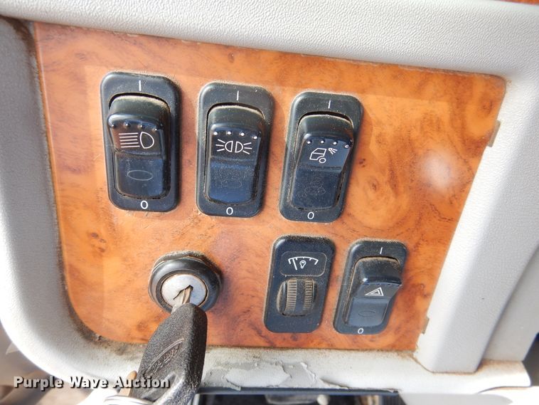 image for item DG8284 2006 Peterbilt 357  winch truck